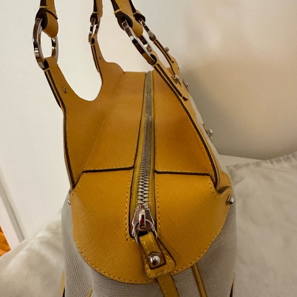 Salvatore Ferragamo summer satchel in great pre-owned condition - Picture 4 of 16